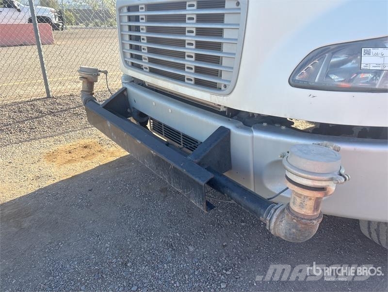 Freightliner M2 106 2000 gal 4x2 Water Truck صهاريج مياه