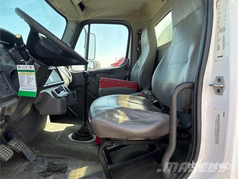 Freightliner M2 106 2000 gal 4x2 Water Truck Water tankwagens