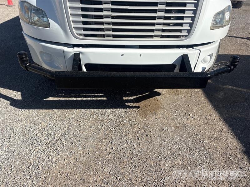 Freightliner M2 106 2000 gal 4x2 Water Truck Vandens sunkvežimiai