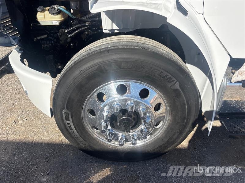 Freightliner M2 106 2000 gal 4x2 Water Truck Vandens sunkvežimiai