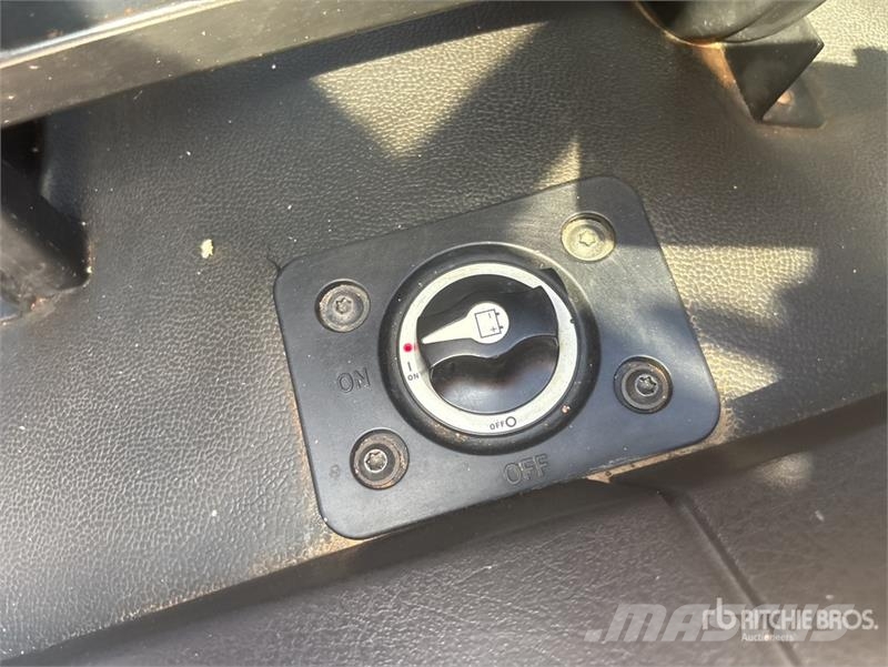 Freightliner M2 106 2000 gal 4x2 Water Truck صهاريج مياه