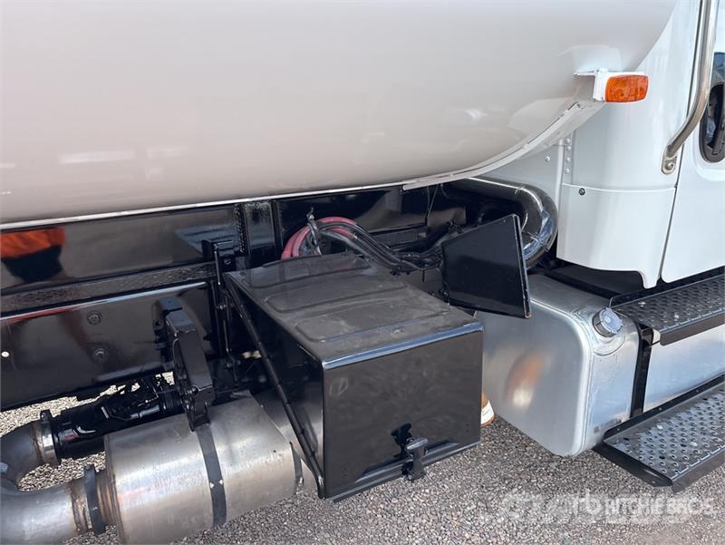 Freightliner M2 106 2000 gal 4x2 Water Truck Water bowser