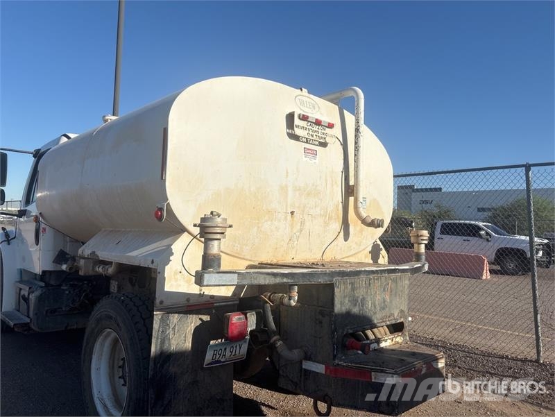 Freightliner M2 106 2000 gal 4x2 Water Truck صهاريج مياه