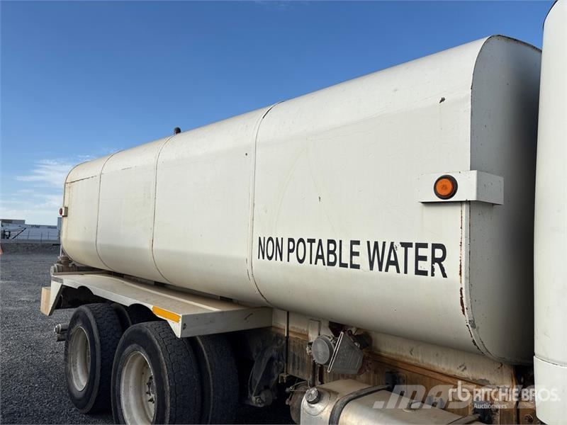 Freightliner M2 106 4000 gal 6x4 Water Truck صهاريج مياه