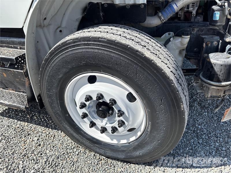 Freightliner M2 106 4000 gal 6x4 Water Truck صهاريج مياه