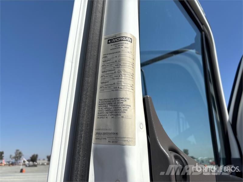 Freightliner M2 106 4000 gal 6x4 Water Truck صهاريج مياه