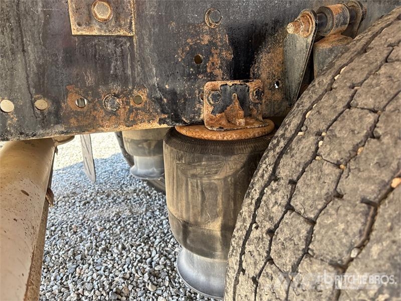 Freightliner M2 106 4000 gal 6x4 Water Truck صهاريج مياه