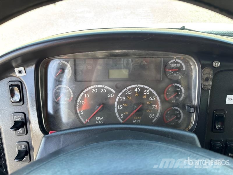Freightliner M2 106 4000 gal 6x4 Water Truck صهاريج مياه