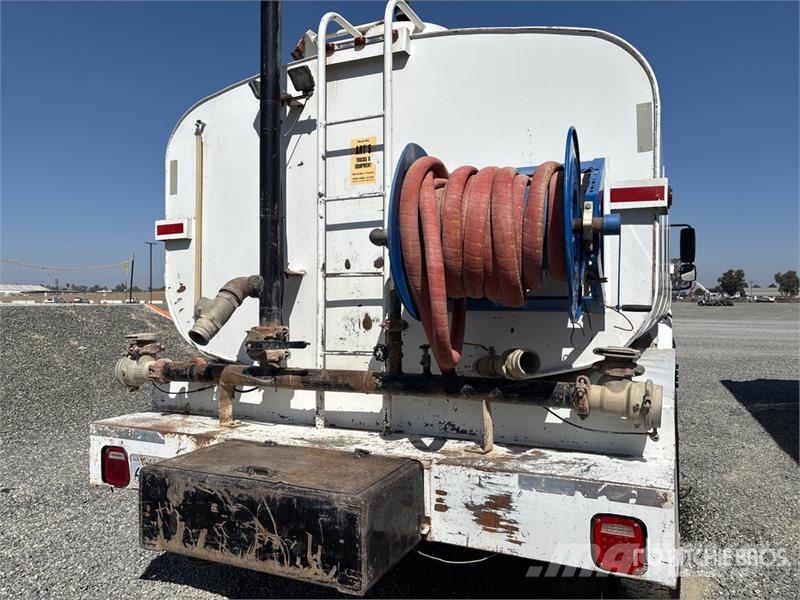 Freightliner M2 106 4000 gal 6x4 Water Truck صهاريج مياه