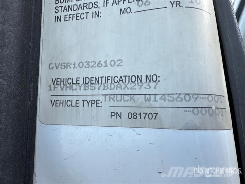 Freightliner M2 106 4000 gal 6x4 Water Truck صهاريج مياه