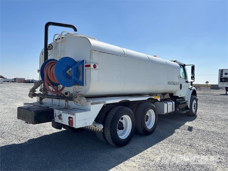 Freightliner M2 106 4000 gal 6x4 Water Truck صهاريج مياه