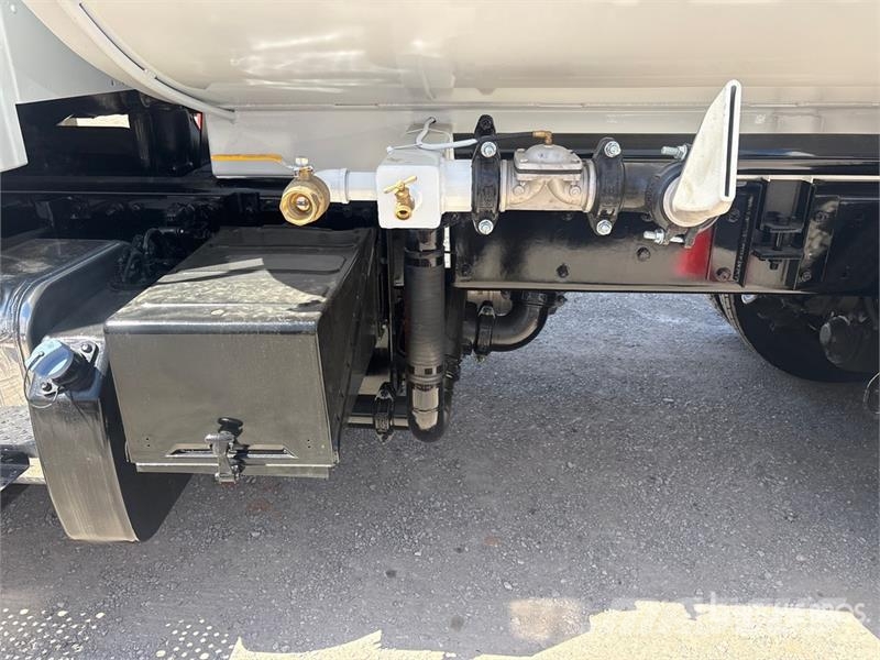 Freightliner M2 106 4000 gal 6x4 Water Truck Tovornjaki za vodo