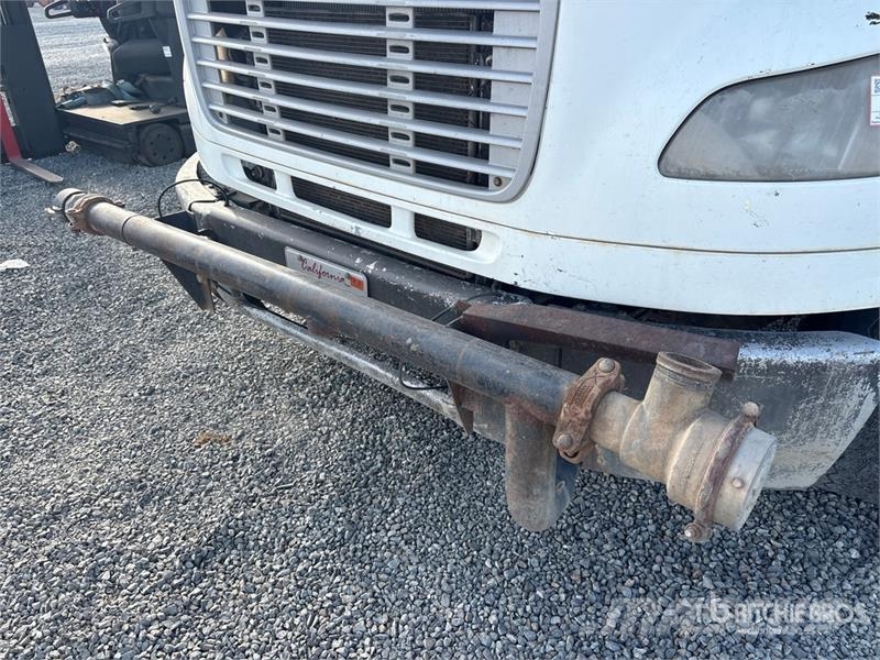 Freightliner M2 106 4000 gal 6x4 Water Truck صهاريج مياه