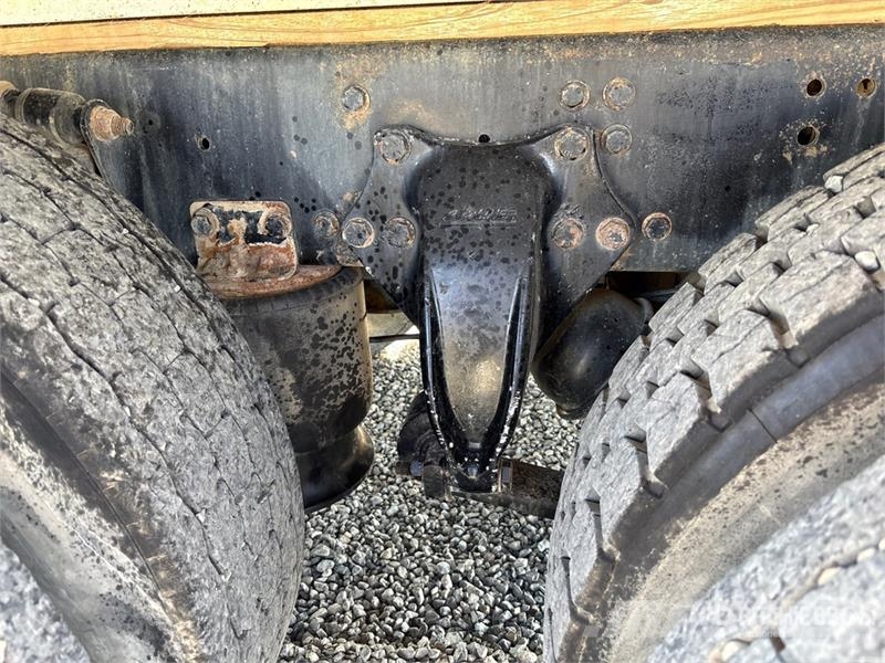 Freightliner M2 106 4000 gal 6x4 Water Truck صهاريج مياه