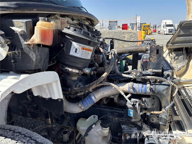 Freightliner M2 106 4000 gal 6x4 Water Truck صهاريج مياه