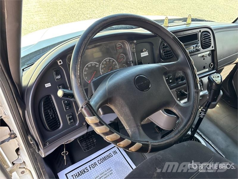 Freightliner M2 106 4000 gal 6x4 Water Truck صهاريج مياه