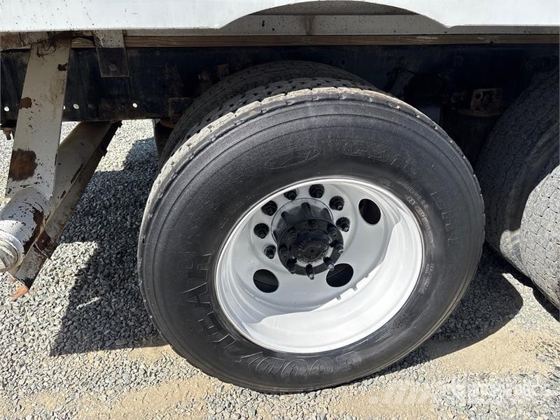 Freightliner M2 106 4000 gal 6x4 Water Truck صهاريج مياه