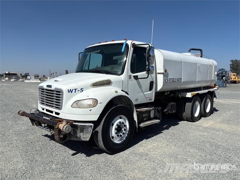 Freightliner M2 106 4000 gal 6x4 Water Truck صهاريج مياه