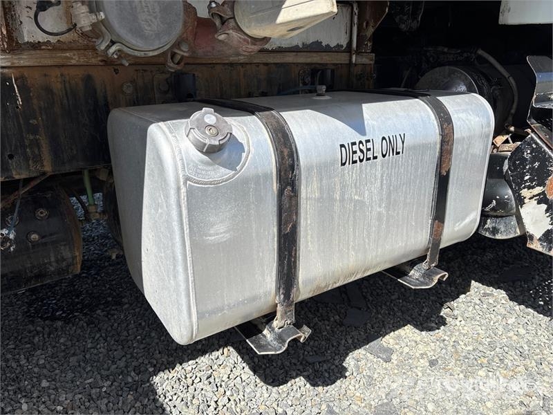 Freightliner M2 106 4000 gal 6x4 Water Truck صهاريج مياه