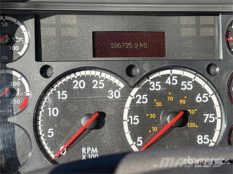 Freightliner M2 106 4x2 Van Truck Camiões de caixa fechada