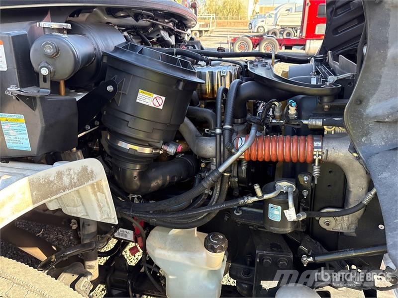 Freightliner M2 106 4x2 Van Truck Fast kasse
