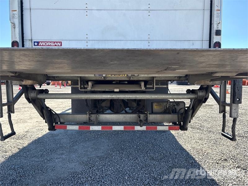 Freightliner M2 106 4x2 Moving Van Truck Camiões de caixa fechada