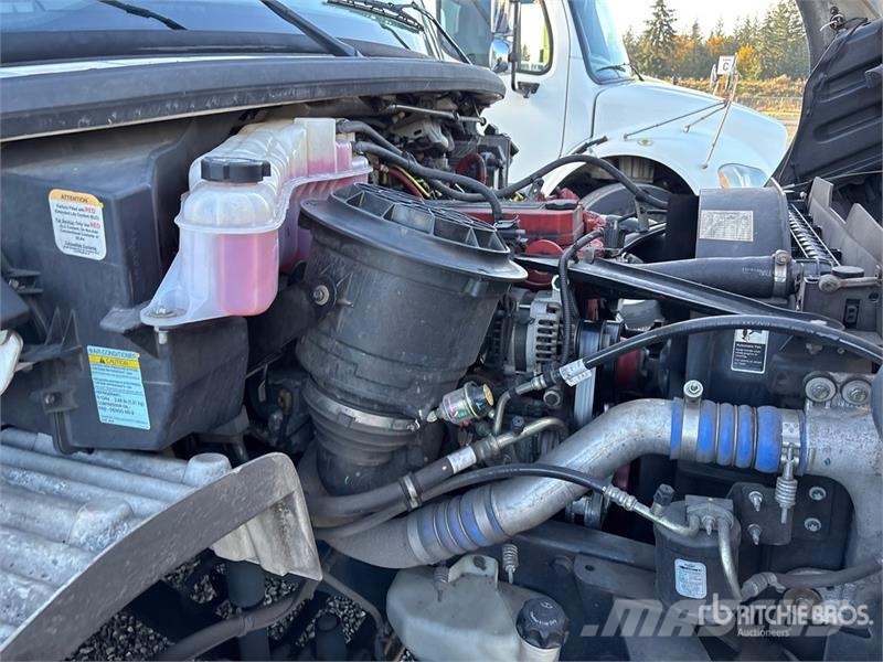Freightliner M2 106 4x2 Van Truck Furgons