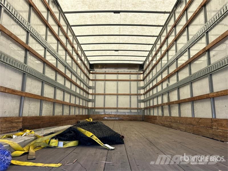 Freightliner M2 106 4x2 Van Truck شاحنات ذات هيكل صندوقي