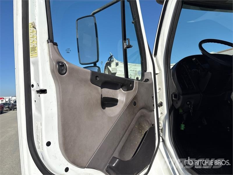 Freightliner M2 106 4x2 Rollback Truck Hinausautot