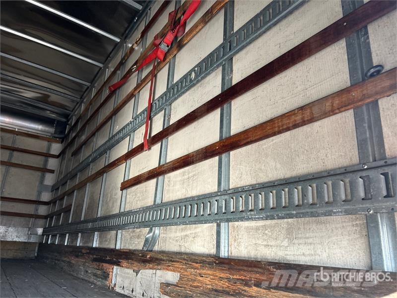 Freightliner M2 106 4x2 Van Truck Furgons