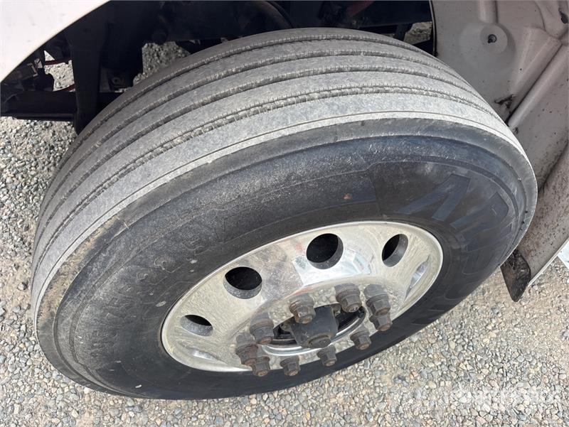 Freightliner M2 106 4x2 Van Truck Camiones caja cerrada