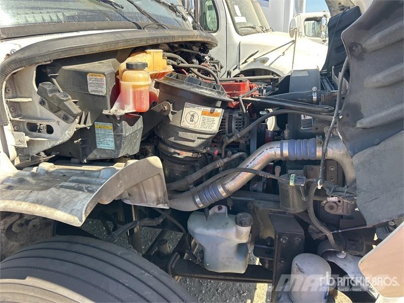 Freightliner M2 106 4x2 Van Truck (Inoperable) Camiones caja cerrada