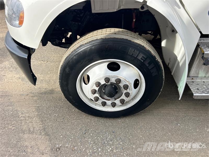 Freightliner M2 106 4x2 Van Truck 貨箱式卡車