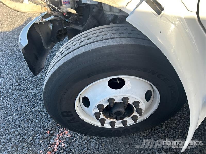 Freightliner M2 106 4x2 Van Truck Furgons