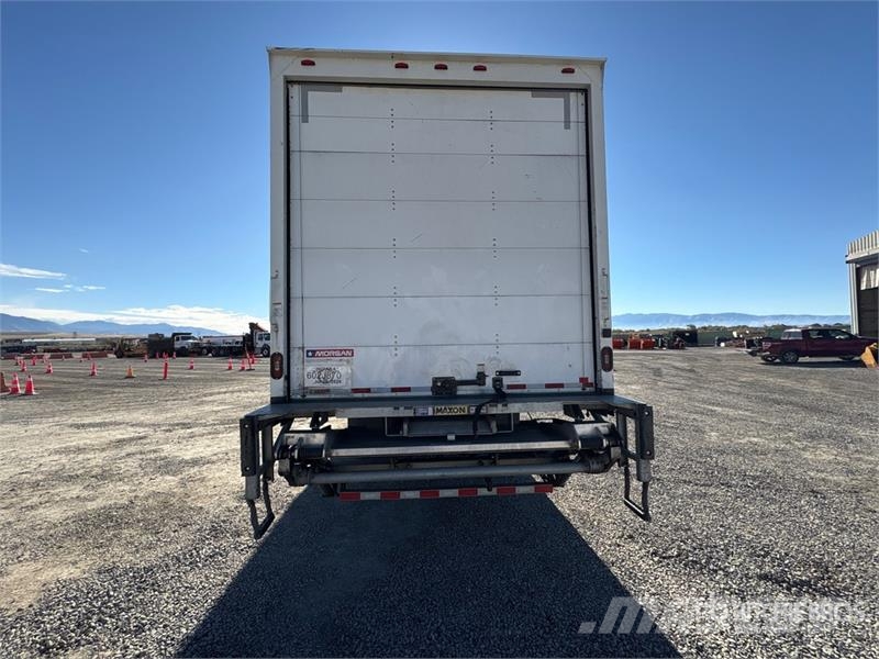 Freightliner M2 106 4x2 Moving Van Truck Camiões de caixa fechada