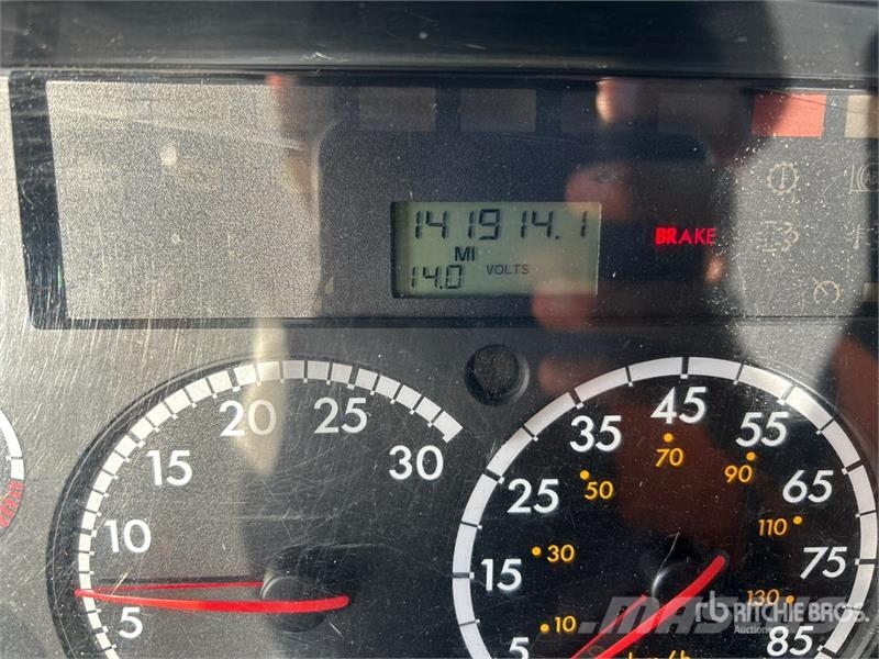 Freightliner M2 106 4x2 Van Truck Furgons