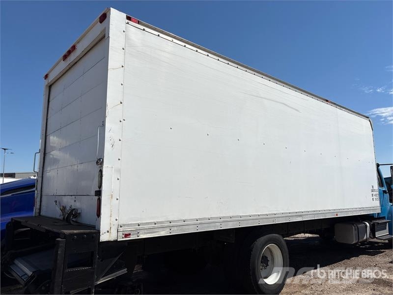 Freightliner M2 106 4x2 Van / Box Van Truck Фургони