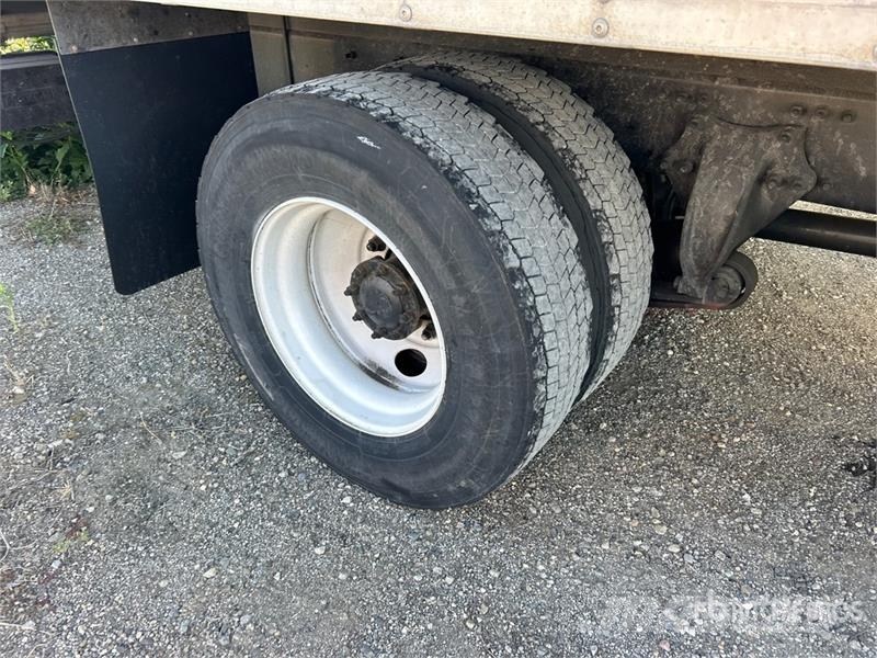 Freightliner M2 106 4x2 Van Truck شاحنات ذات هيكل صندوقي