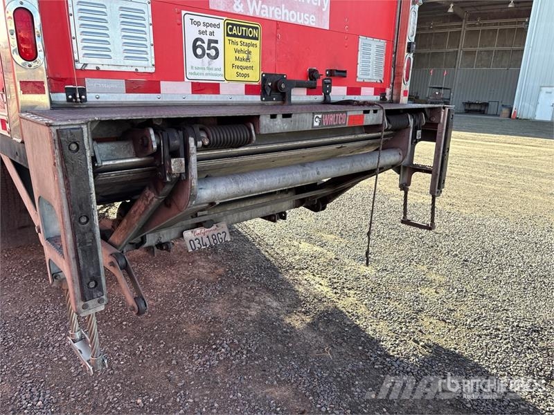 Freightliner M2 106 4x2 Van Truck Fast kasse