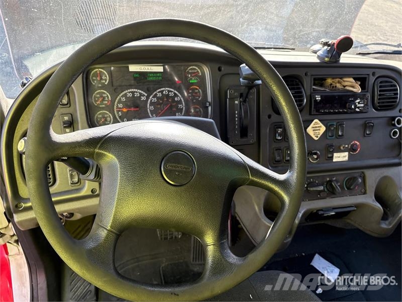 Freightliner M2 106 4x2 Van Truck Fast kasse