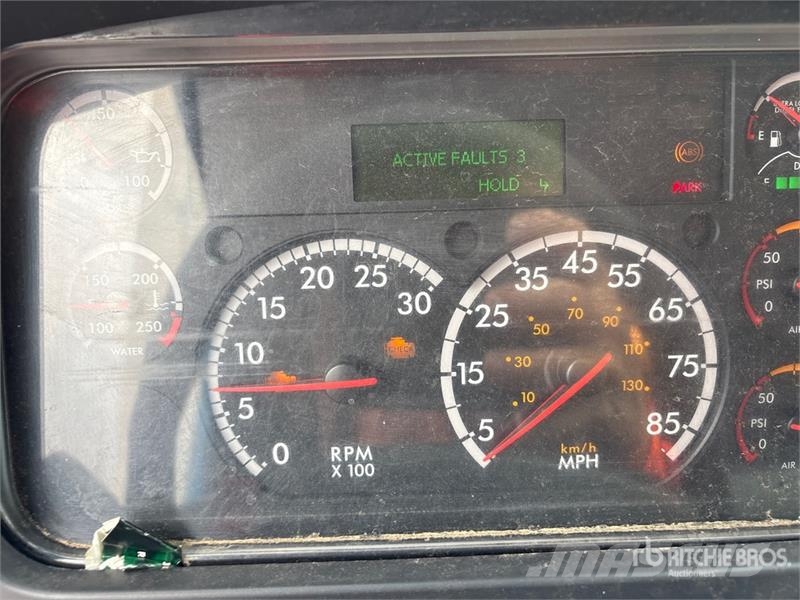 Freightliner M2 106 4x2 Van Truck Autocamioane