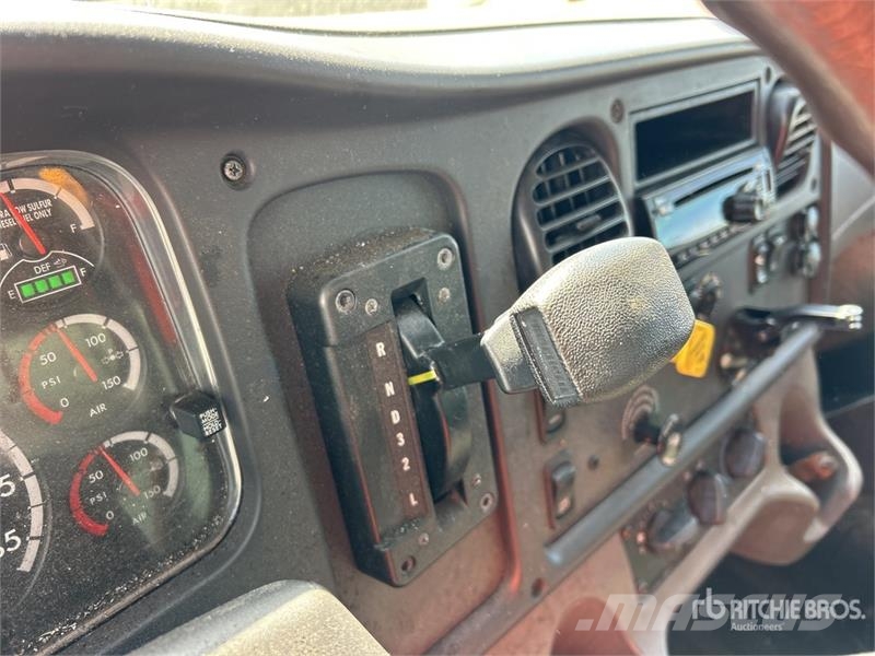 Freightliner M2 106 4x2 Van Truck (Inoperable) Camiones caja cerrada