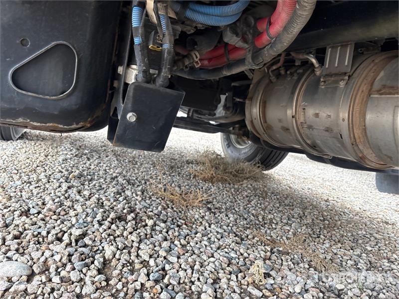 Freightliner M2 106 4x2 Van Truck (Inoperable) ボックスボディー、ウイング、箱車