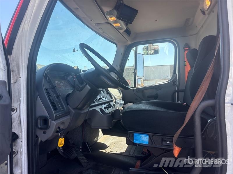 Freightliner M2 106 4x2 Van Truck Sanduk kamioni