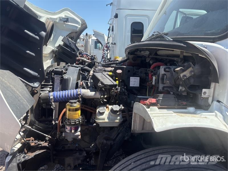 Freightliner M2 106 4x2 Van Truck Sunkvežimiai su dengtu kėbulu