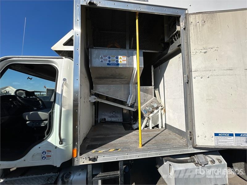 Freightliner M2 106 4x2 Mobile Shredding Truck Drugi tovornjaki