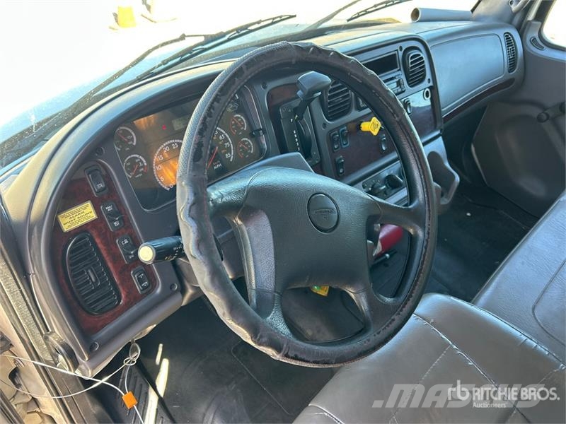 Freightliner M2 106 4x2 Van Truck Camiones caja cerrada