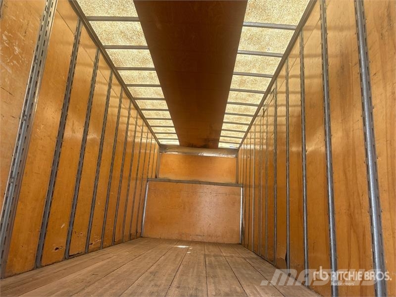 Freightliner M2 106 4x2 Moving Van Truck Tovornjaki zabojniki