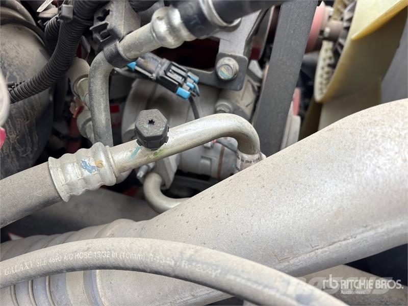 Freightliner M2 106 4x2 Van Truck (Inoperable) ボックスボディー、ウイング、箱車