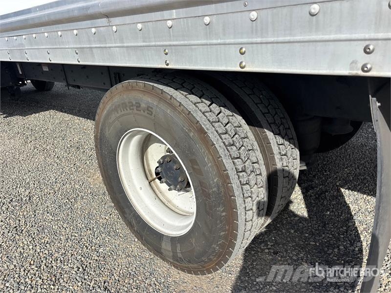 Freightliner M2 106 4x2 Van Truck Tovornjaki zabojniki